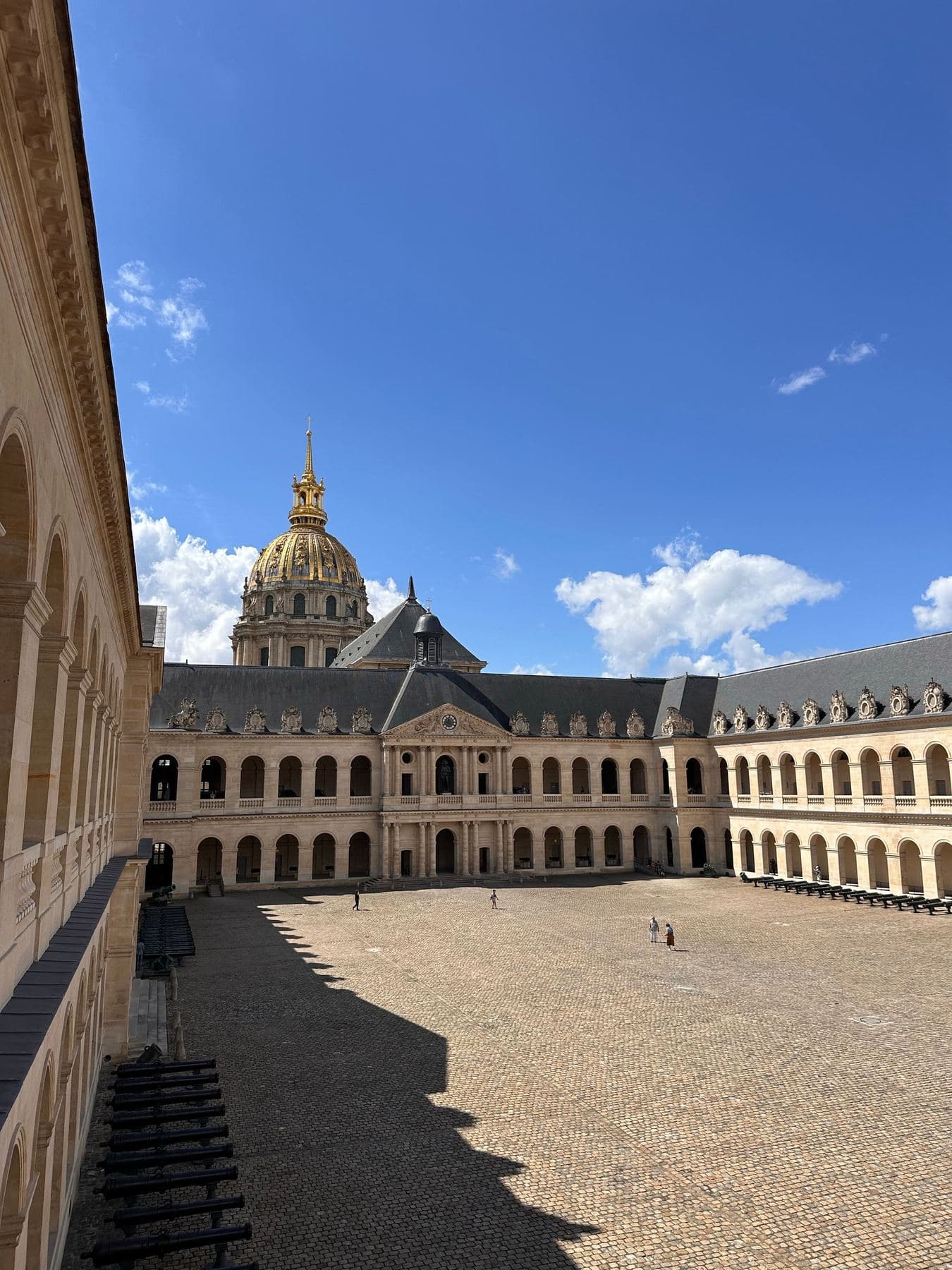 Il cortile principale degli Invalides, sede del Musée de l'Armée