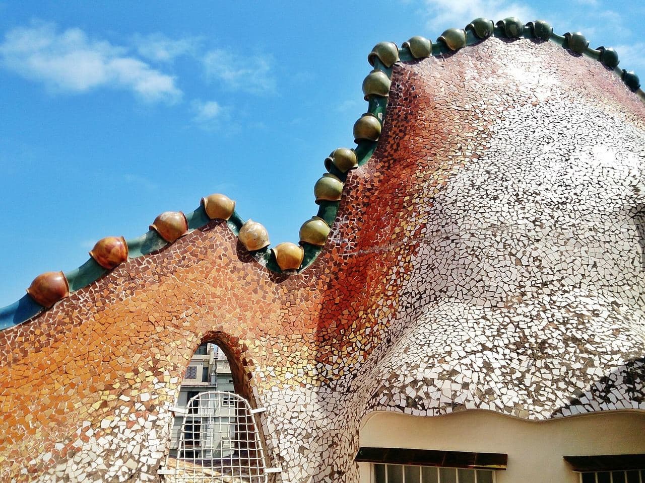 Il tetto squamoso di Casa Batlló, simile a un drago