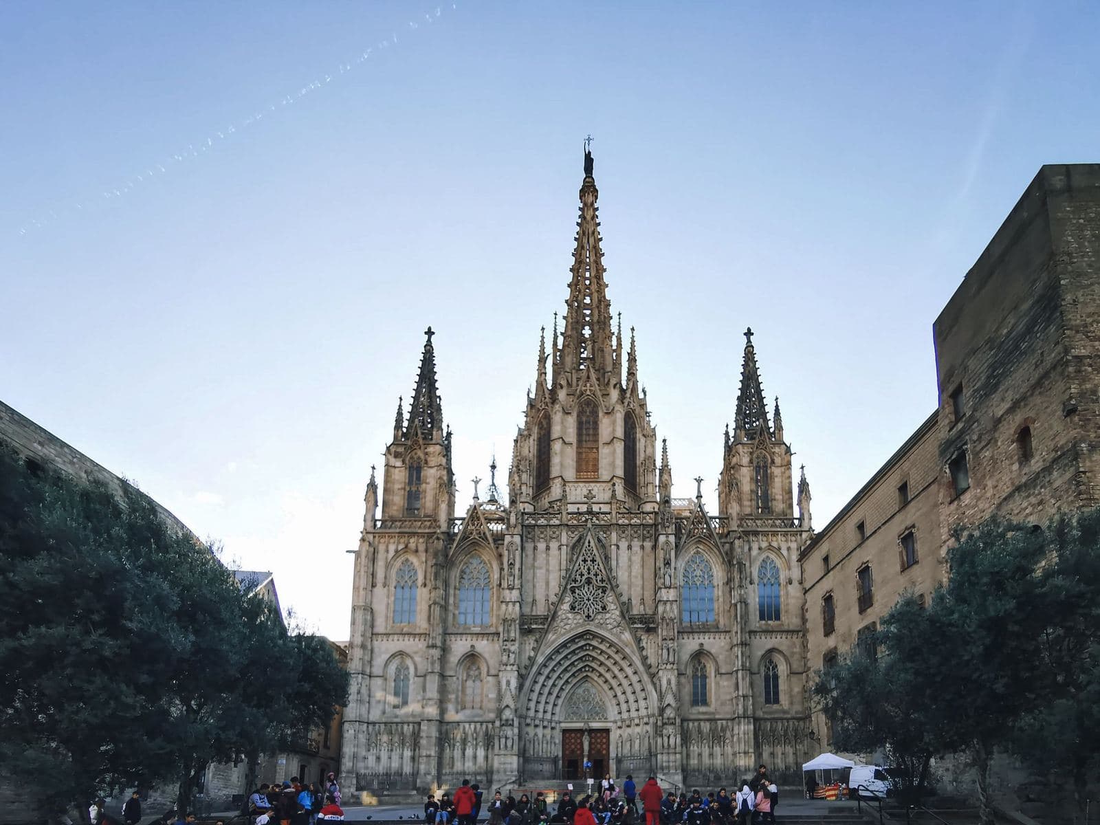 La Catedral de Barcelona y la plaza que se abre ante ella