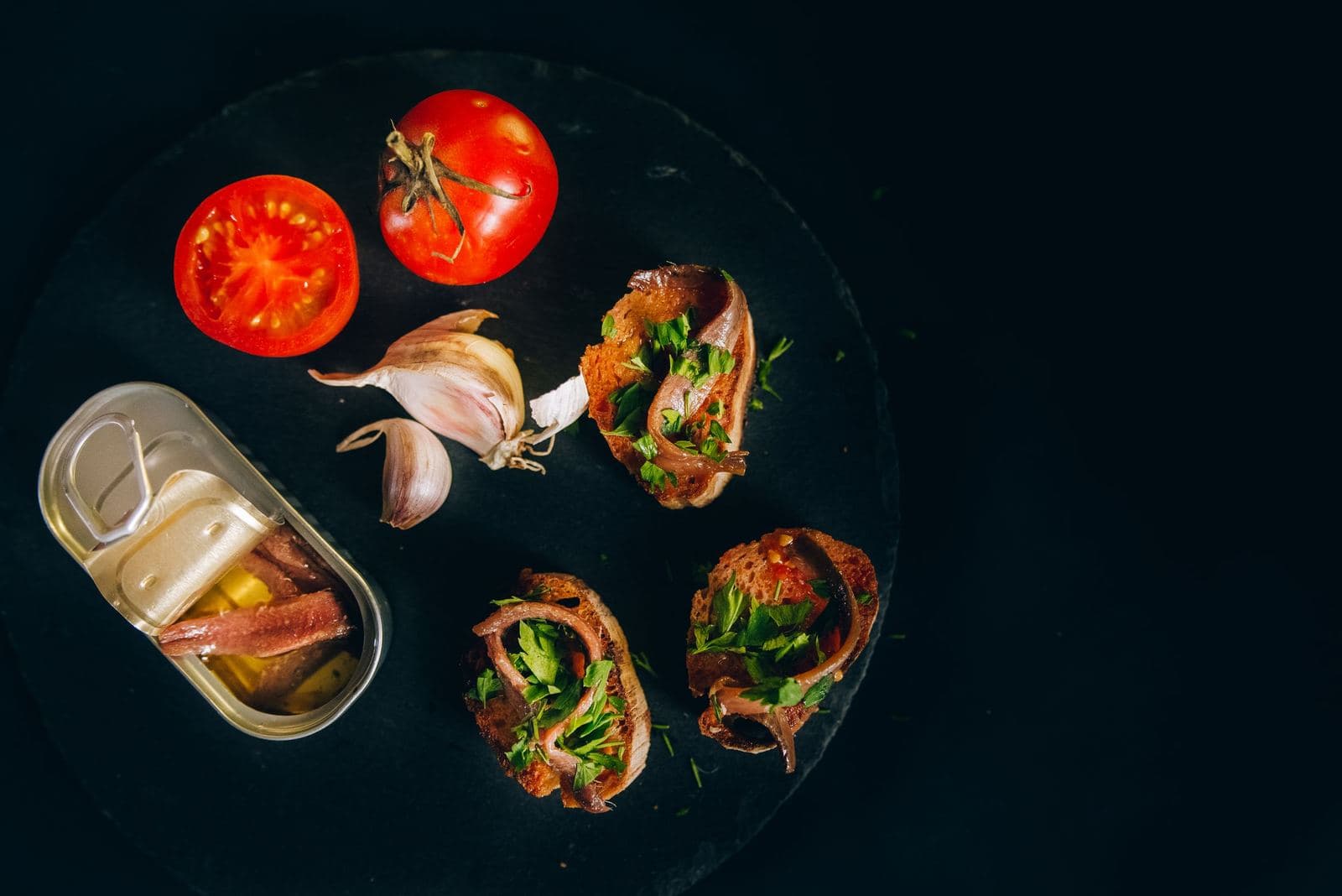 Pa amb tomàquet con anchoas, un clásico catalán