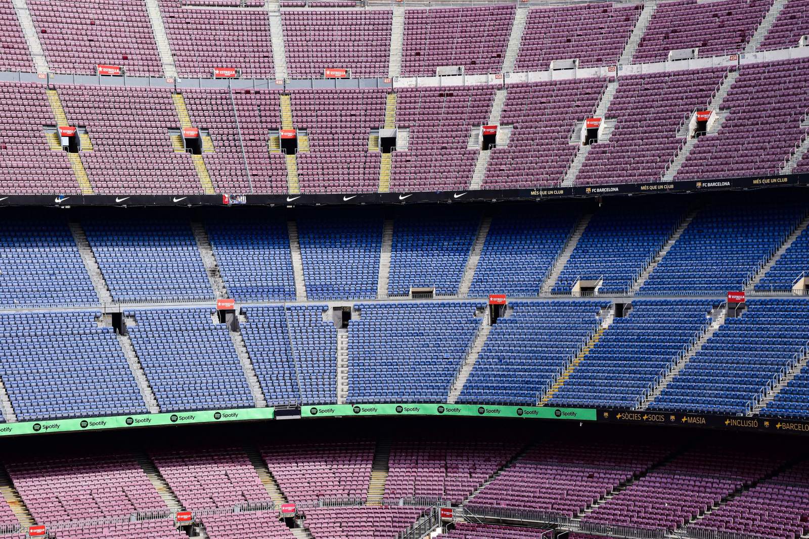 Eine Ecke der Tribünen im Camp Nou, vor dem Umbau fotografiert