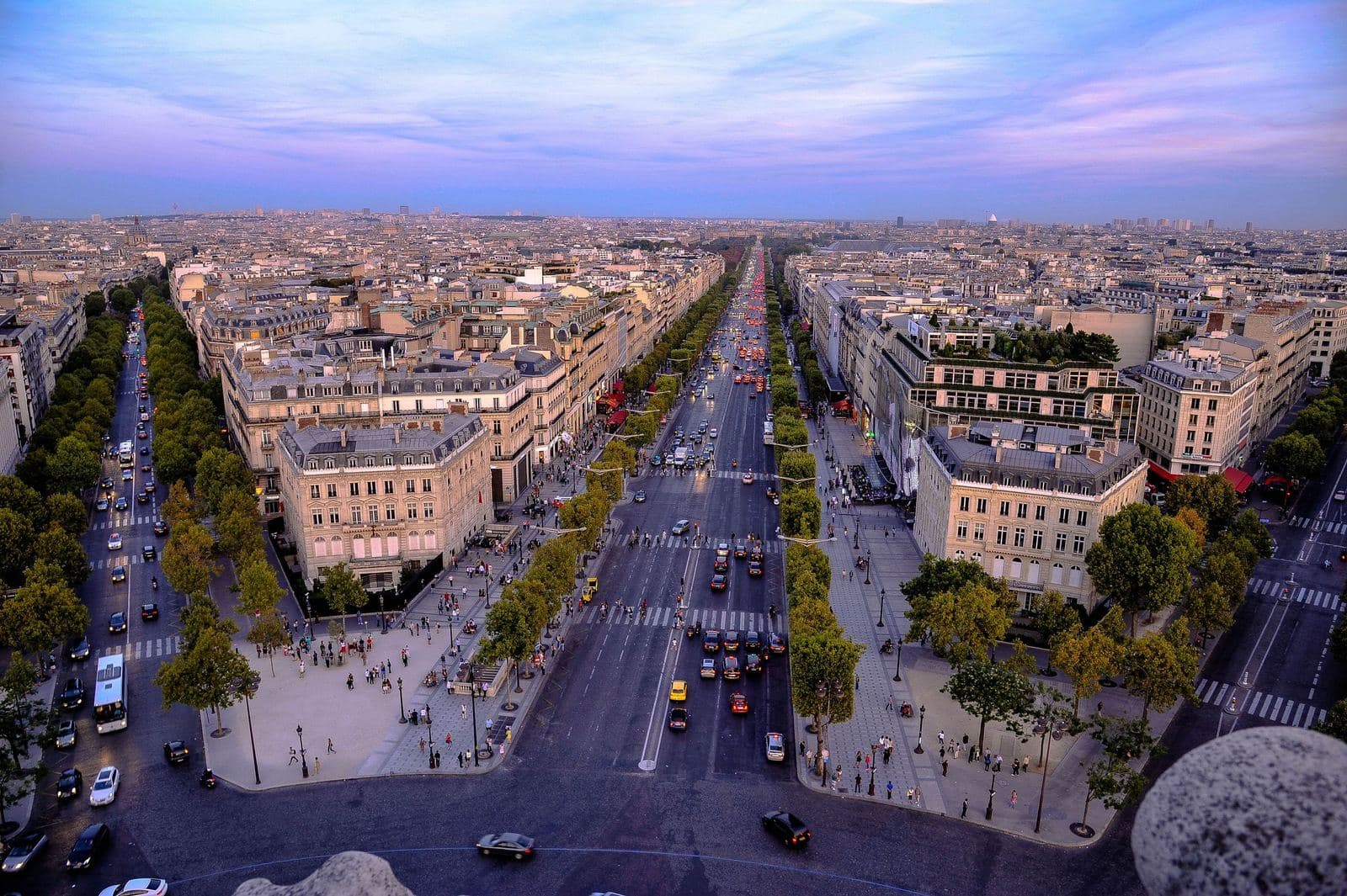Die Champs-Élysées von oben, in Richtung Place de la Concorde