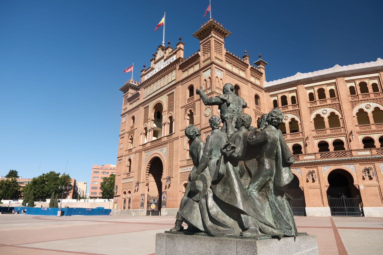 Bronze monument in front of Las Ventas bullring