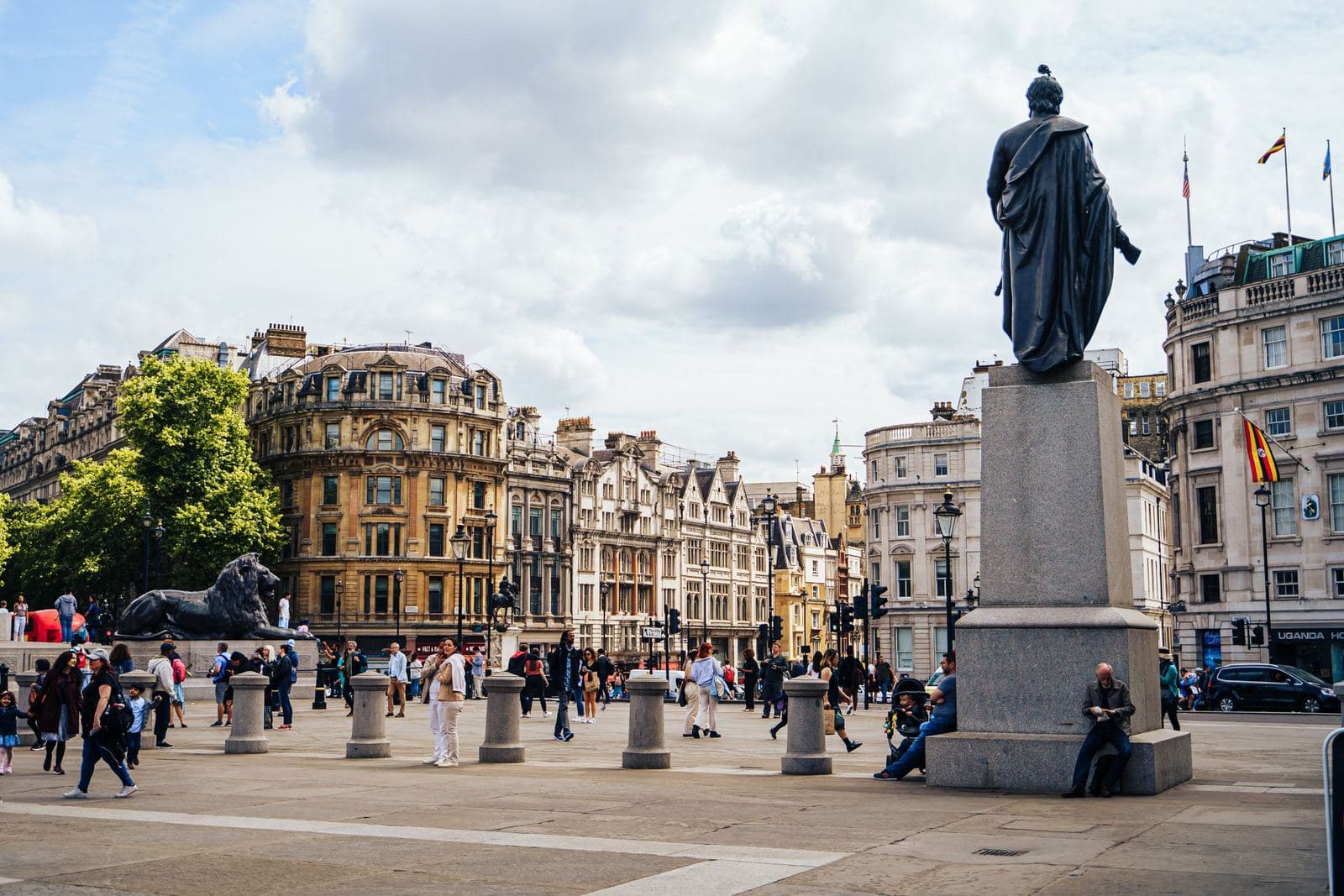 Trafalgar Square mit der Nelson-Statue, eine Haltestelle der Route