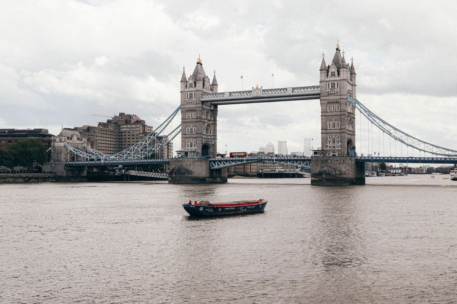 Tower Bridge über der Themse, eine Haltestelle der Route
