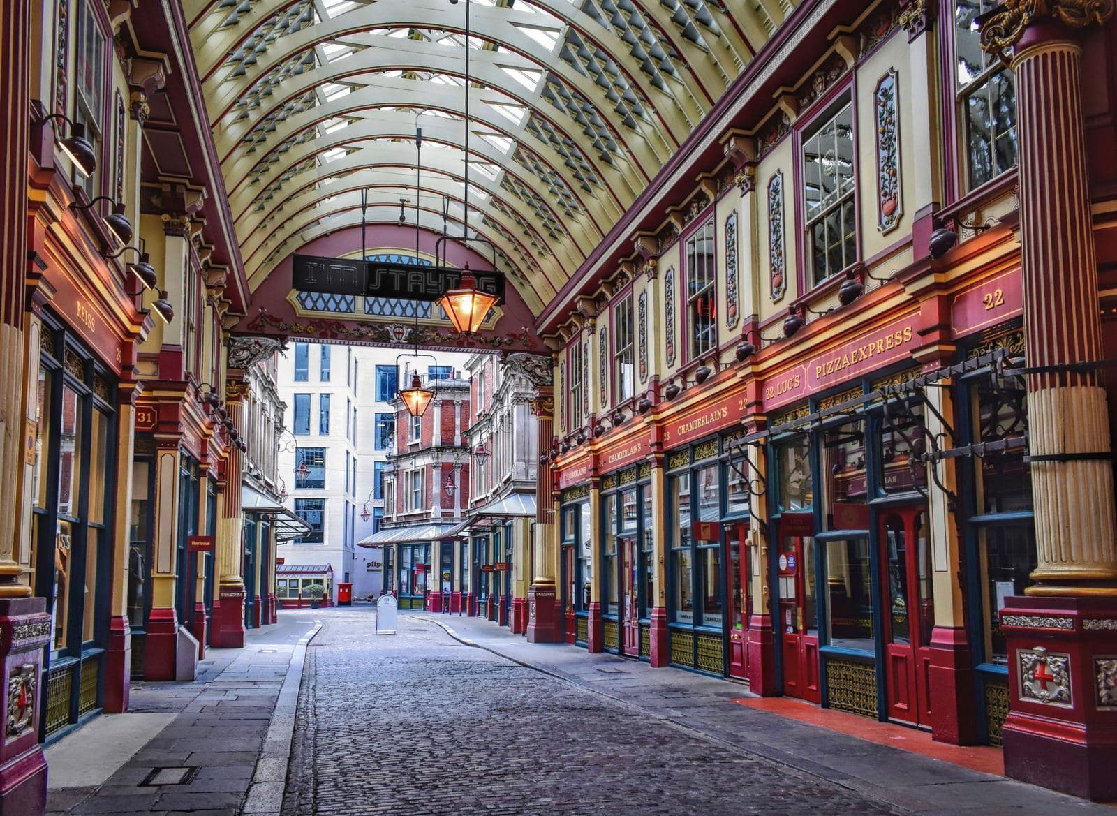 Toit peint et devantures du Leadenhall Market