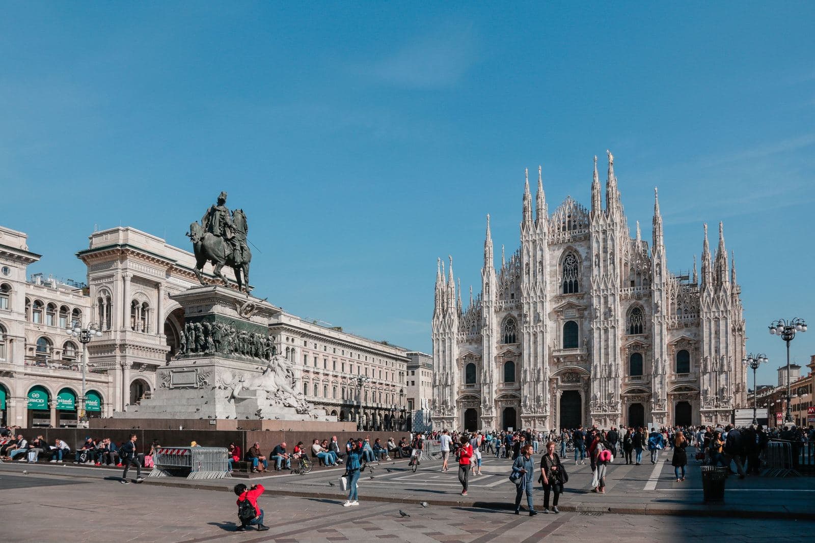 Milan Cathedral and Piazza del Duomo, a stop on the open-bus route