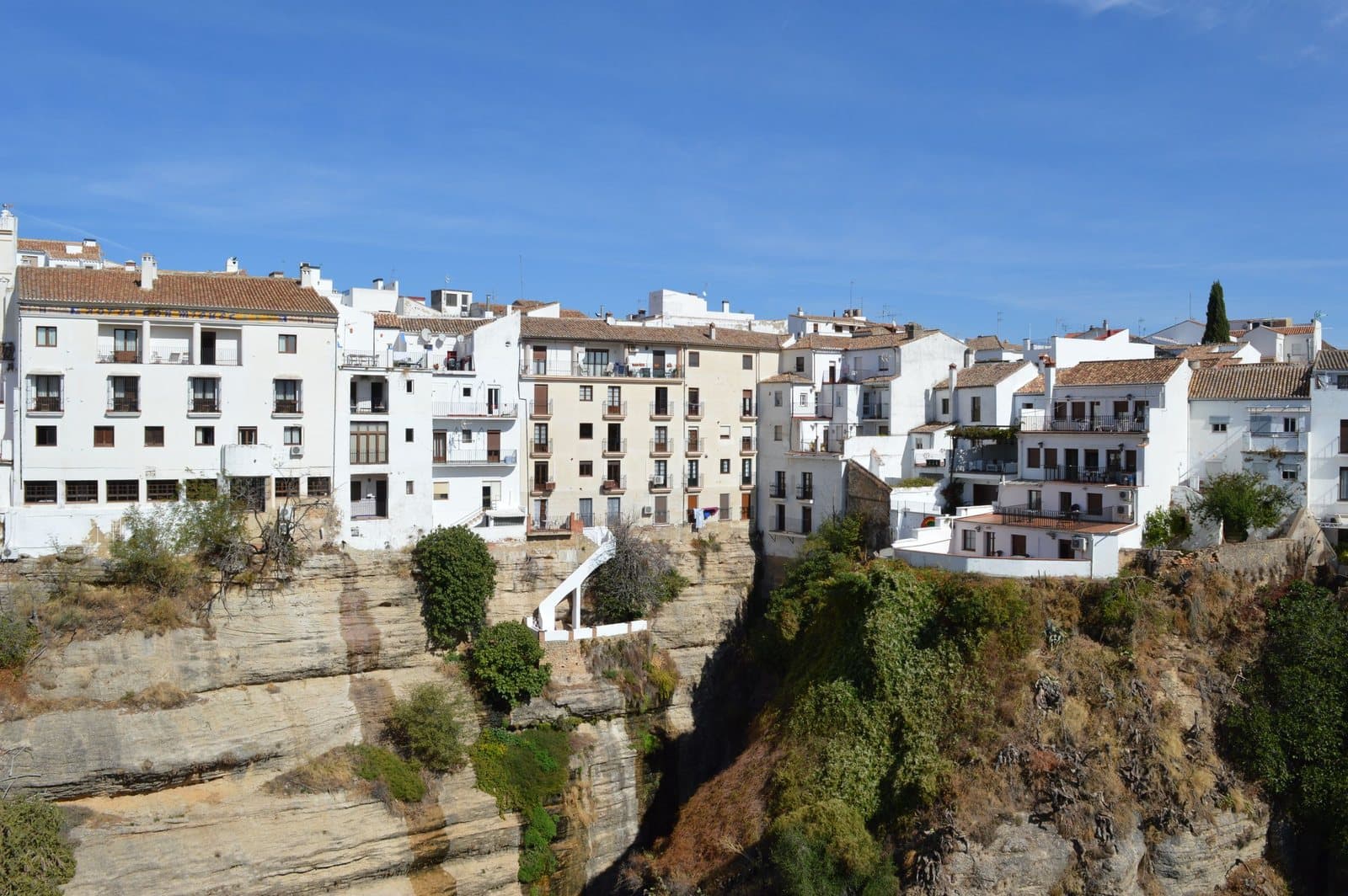 White houses on the cliff edge in Ronda