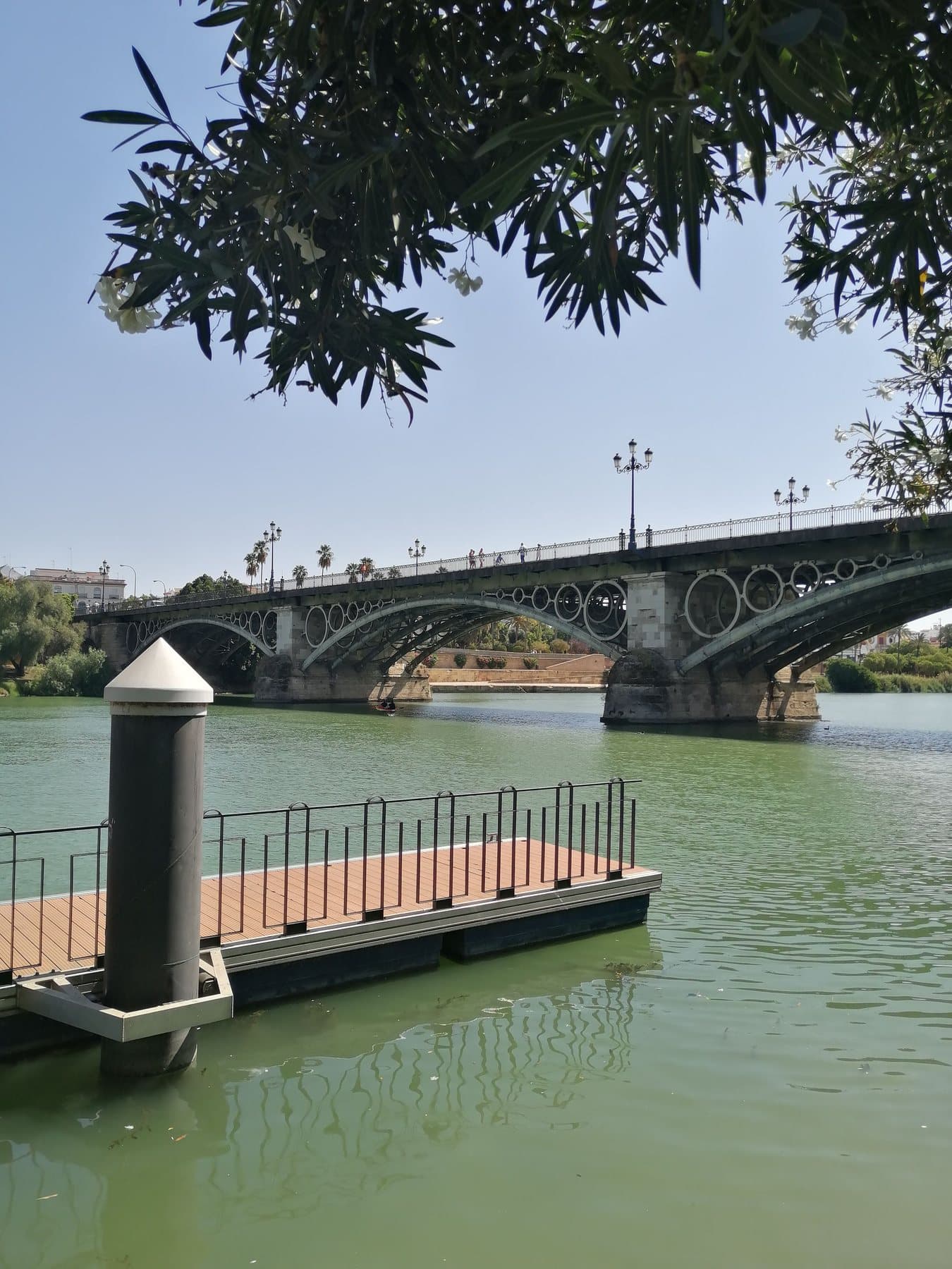 Die Triana-Brücke über den Guadalquivir