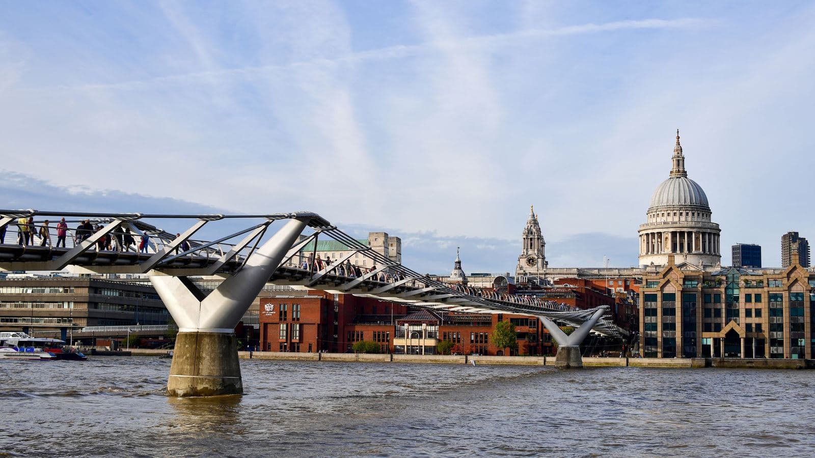 El Millennium Bridge sobre el Támesis, que lleva a la Catedral de San Pablo