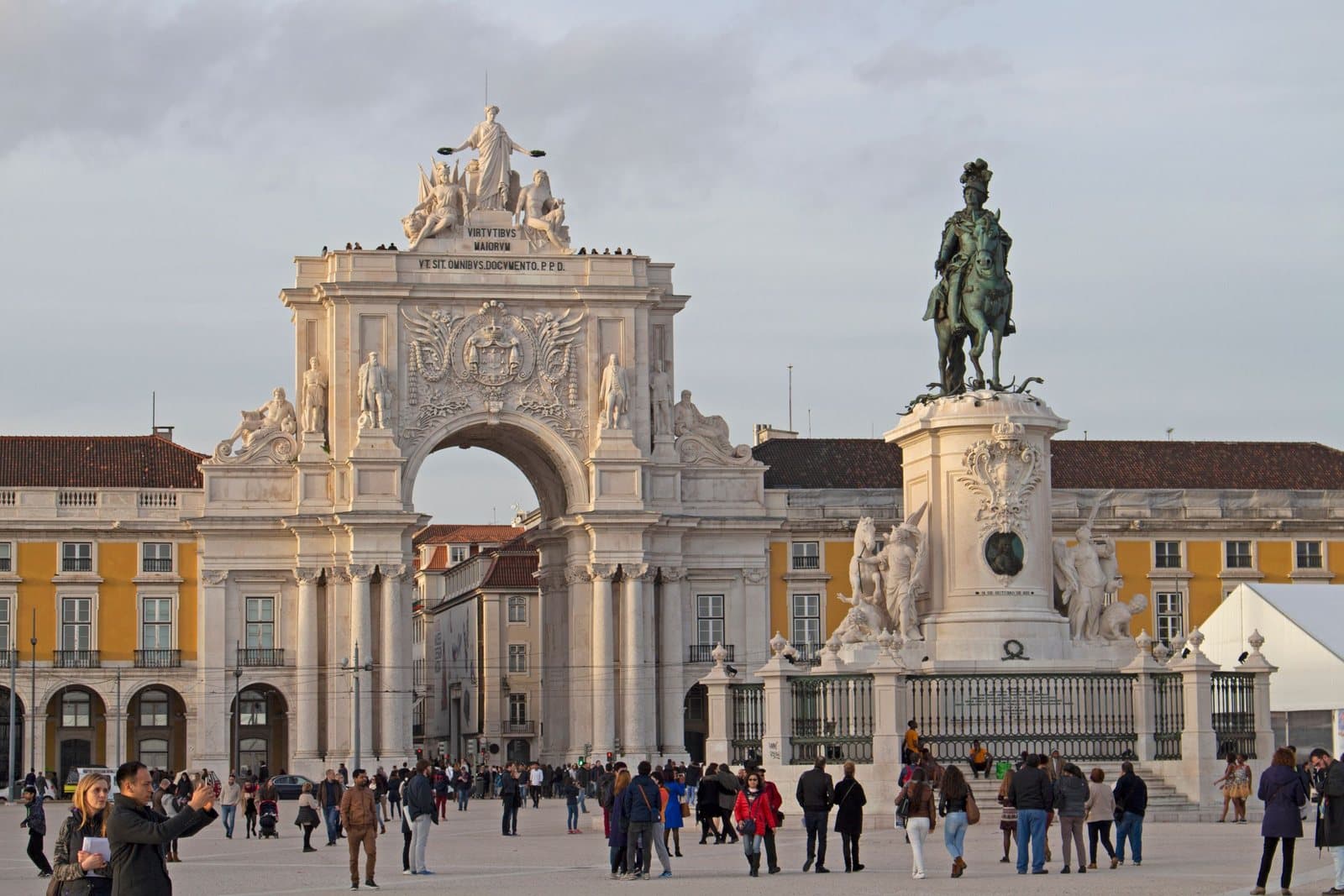 Praça do Comércio with the Rua Augusta Arch and the statue of King José I